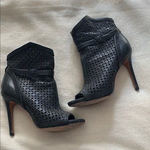 Pour La Victoire Black Leather Booties